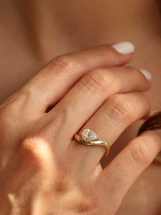 1 CT - 3 CT Pear Cut Lab grown Diamond Solitaire Engagement Ring