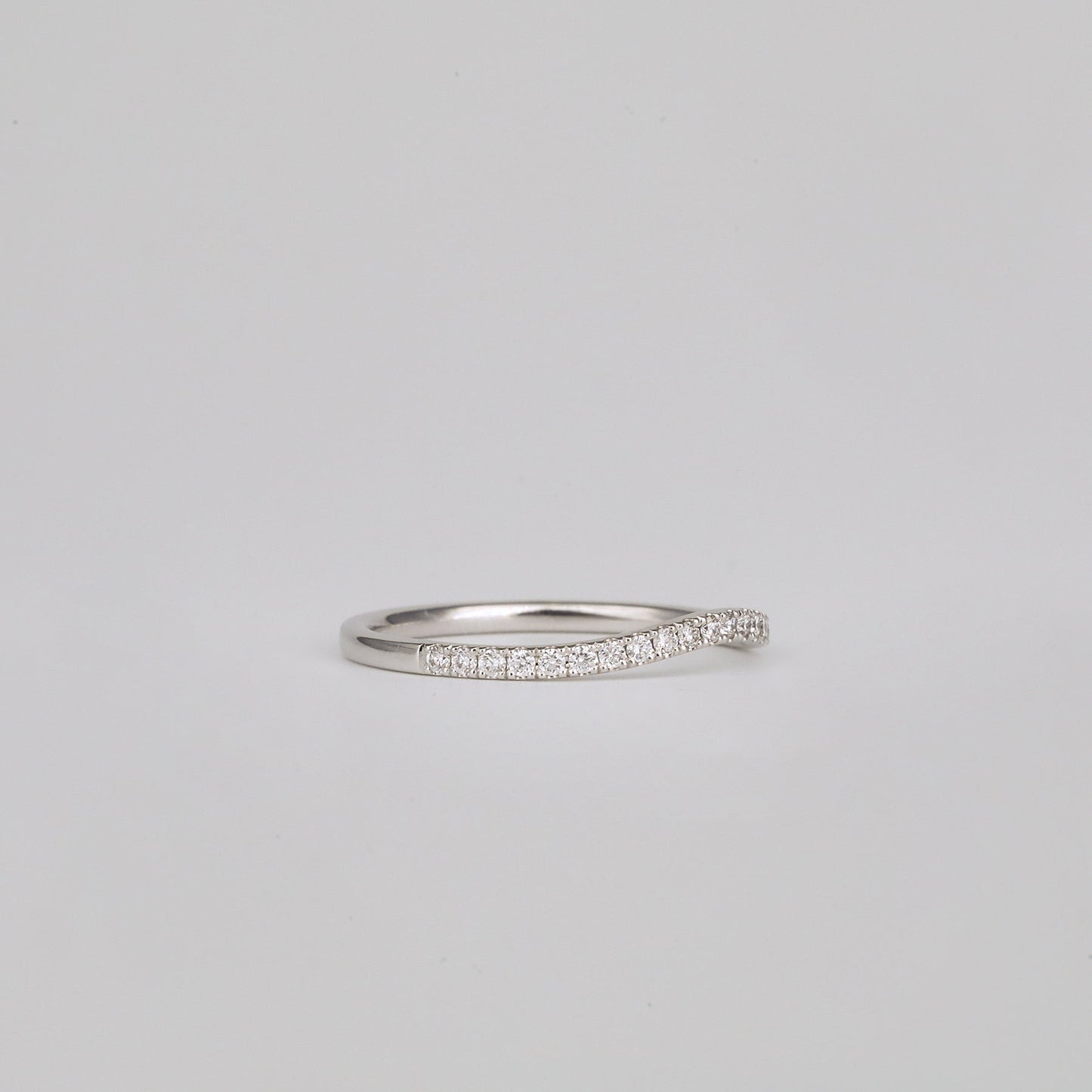 0.21 TCW Round CVD Diamond Curved Pave Wedding Band