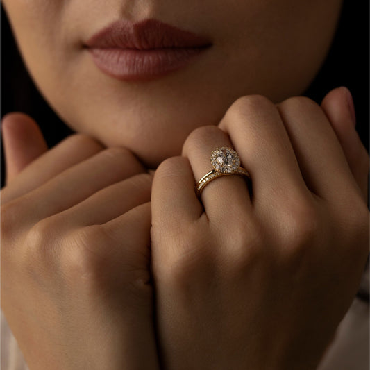 1 CT - 2 CT Oval Cut Lab grown Diamond Halo Engagement Ring