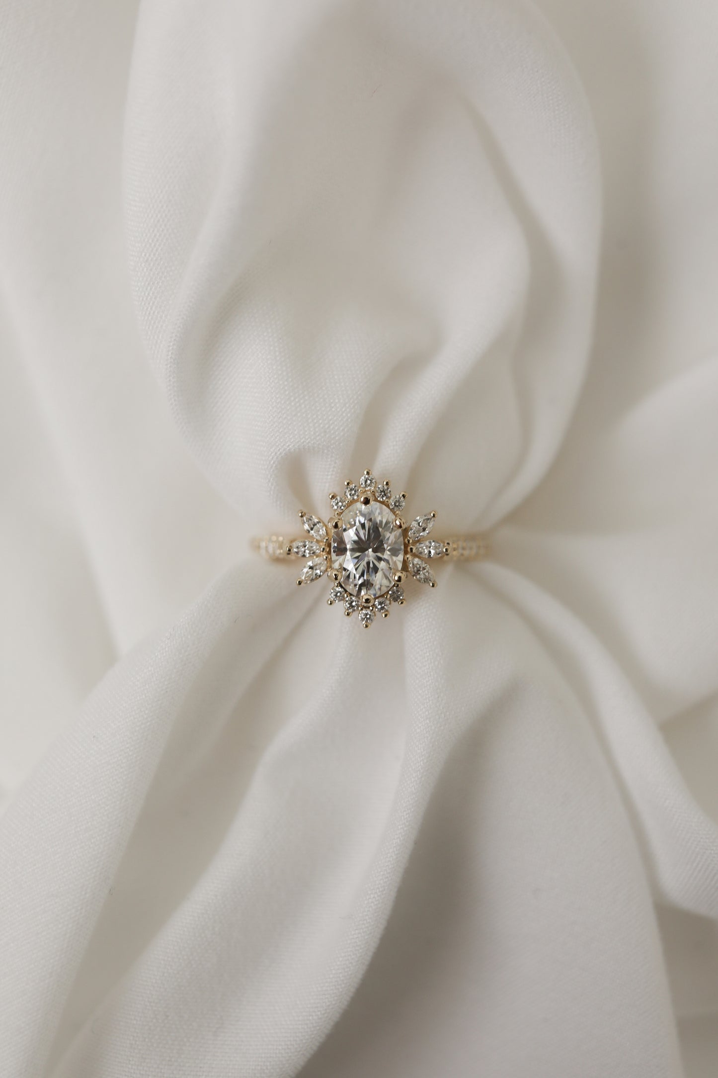 0.75 CT - 1.25 CT Oval Cut Lab grown Diamond Halo & Pave Setting Engagement Ring