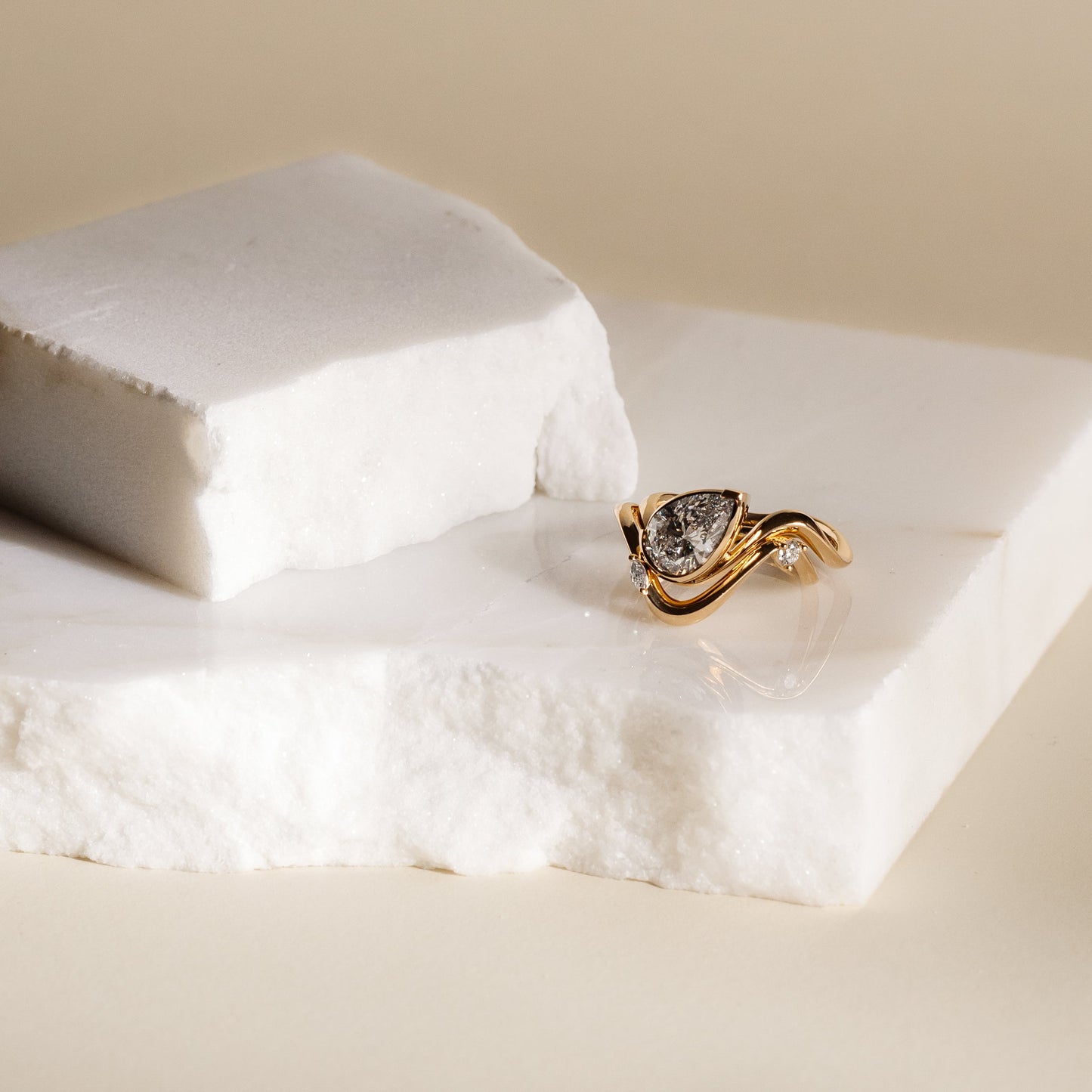 0.07 TCW Round CVD Diamond Curved Organic Scattered Wedding Band