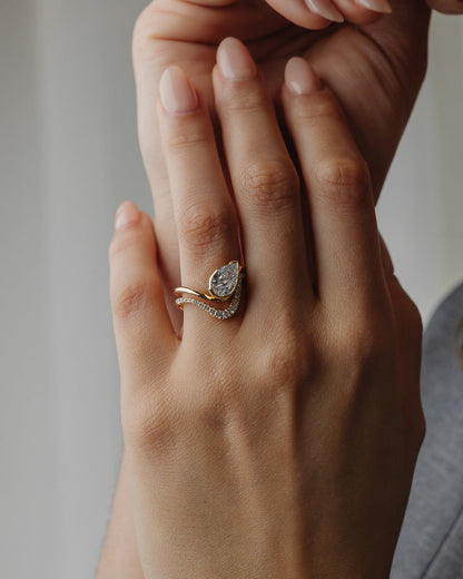 0.28 TCW Round CVD Diamond Curved Pave Wedding Band