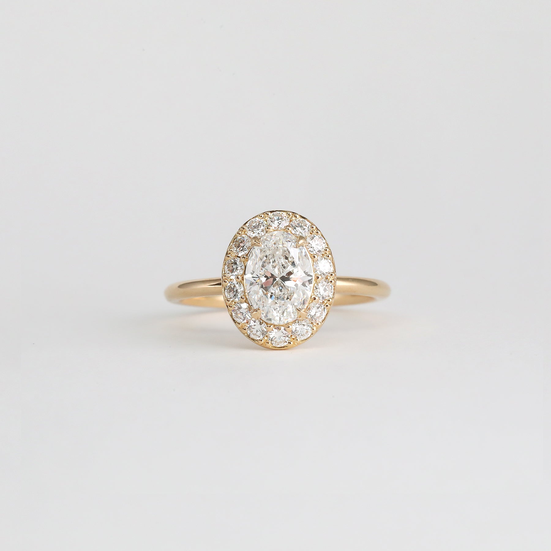 1 CT - 2 CT Oval Cut Lab grown Diamond Halo Engagement Ring