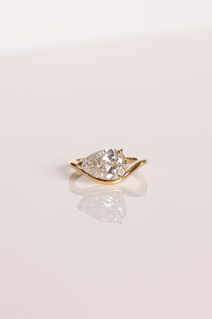 1 CT - 2 CT Pear Cut Curved Solitaire Moissanite Engagement Ring