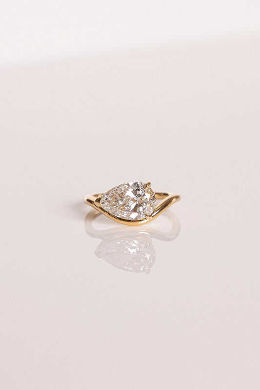 1 CT - 2 CT Pear Cut Curved Solitaire Moissanite Engagement Ring