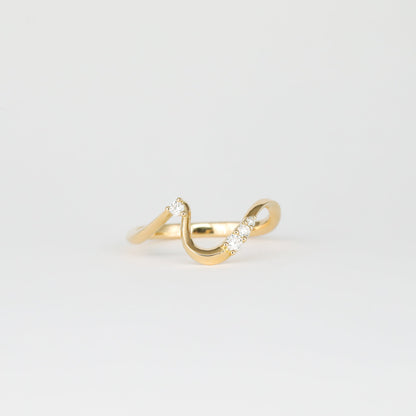 0.11 TCW Round CVD Diamond Curved Unique Style Scattered Wedding Band