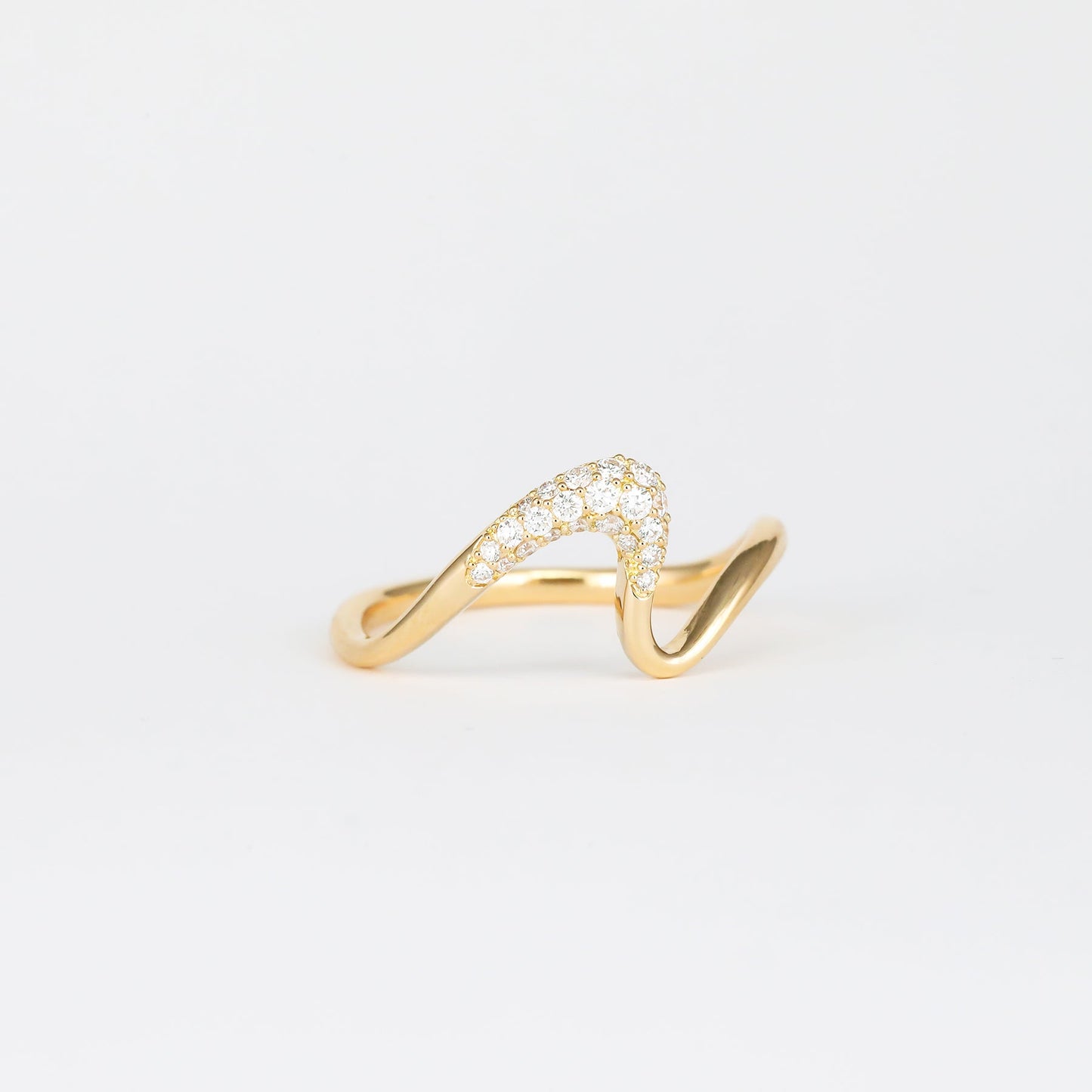 0.14 TCW Round CVD Diamond Contours Pave Wedding Band