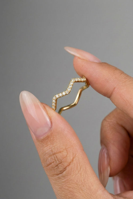 Round CVD Diamond Zig-Zag Dot Wedding Band