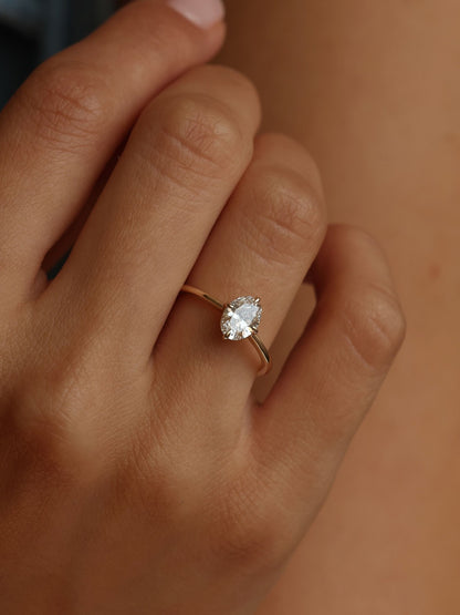 1 CT - 3 CT Oval Cut Lab grown Diamond Solitaire Engagement Ring