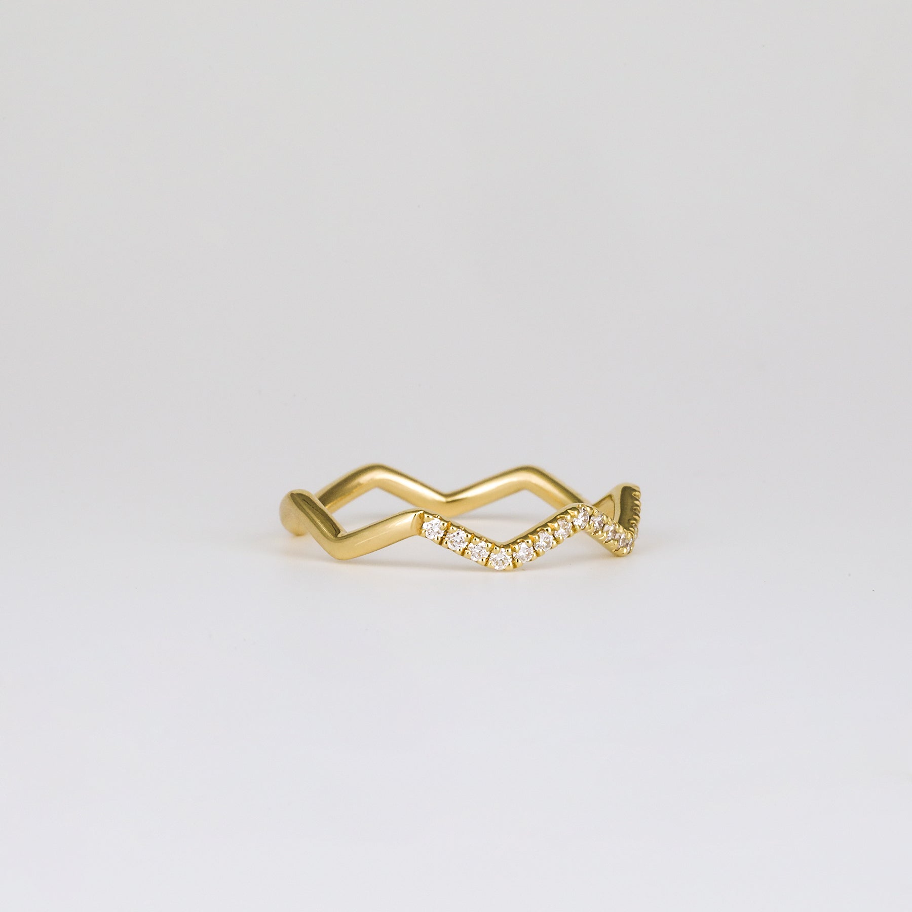 0.44 TCW Round CVD Diamond Zig-Zag Dot Wedding Band