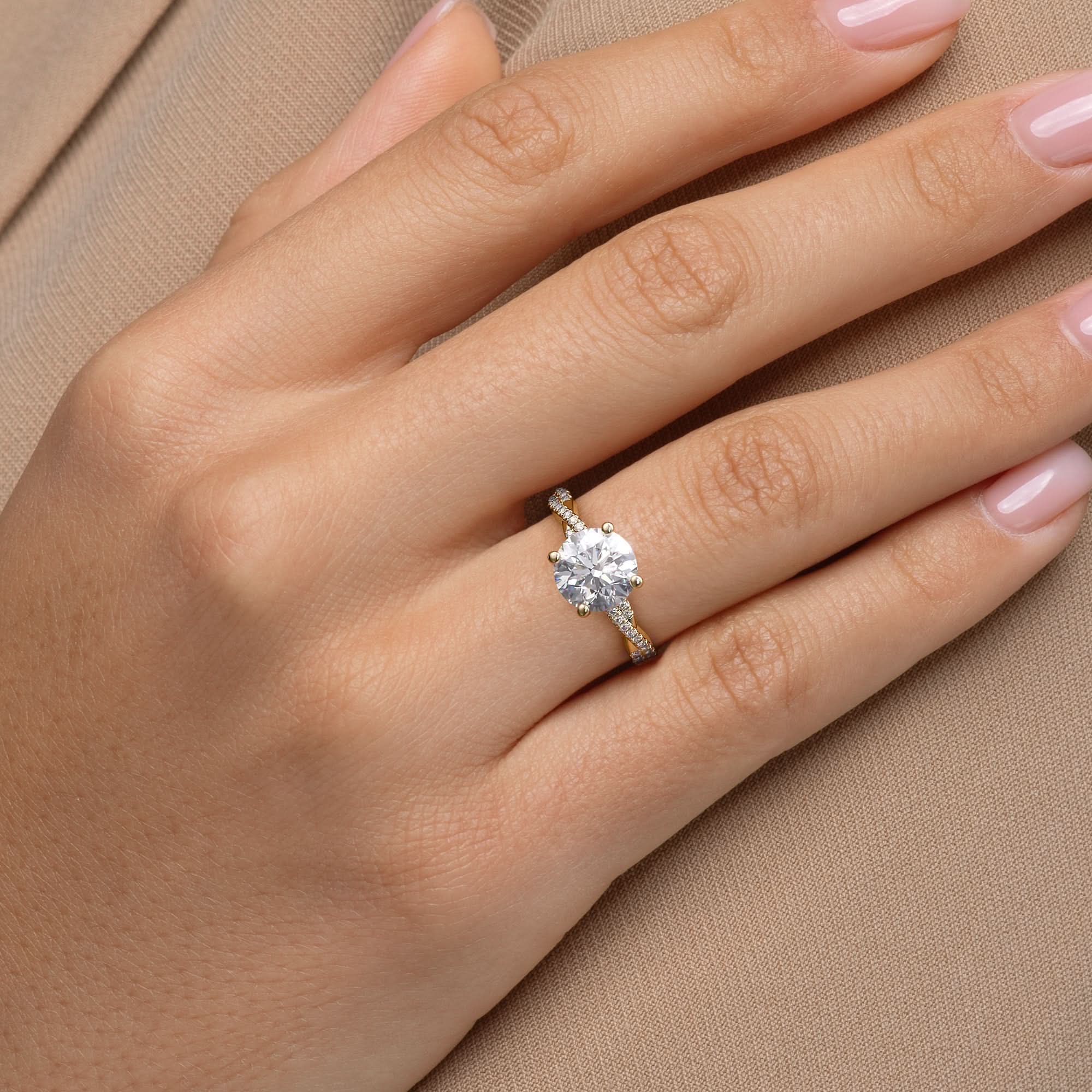 2 CT Round Cut Twisted Pave Moissanite Engagement Ring
