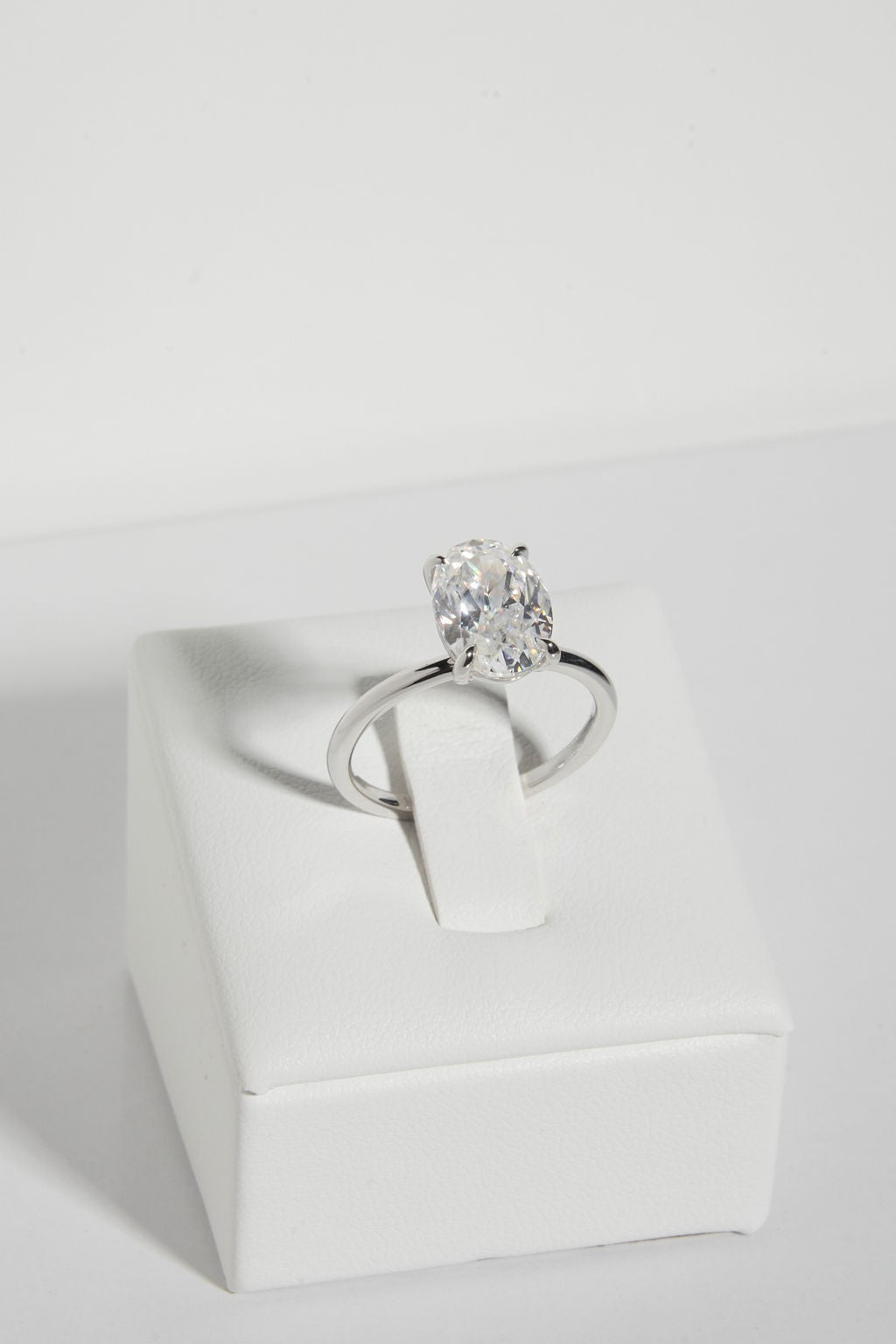 3.5 CT - 4.5 CT Oval Cut Solitaire Moissanite Engagement Ring