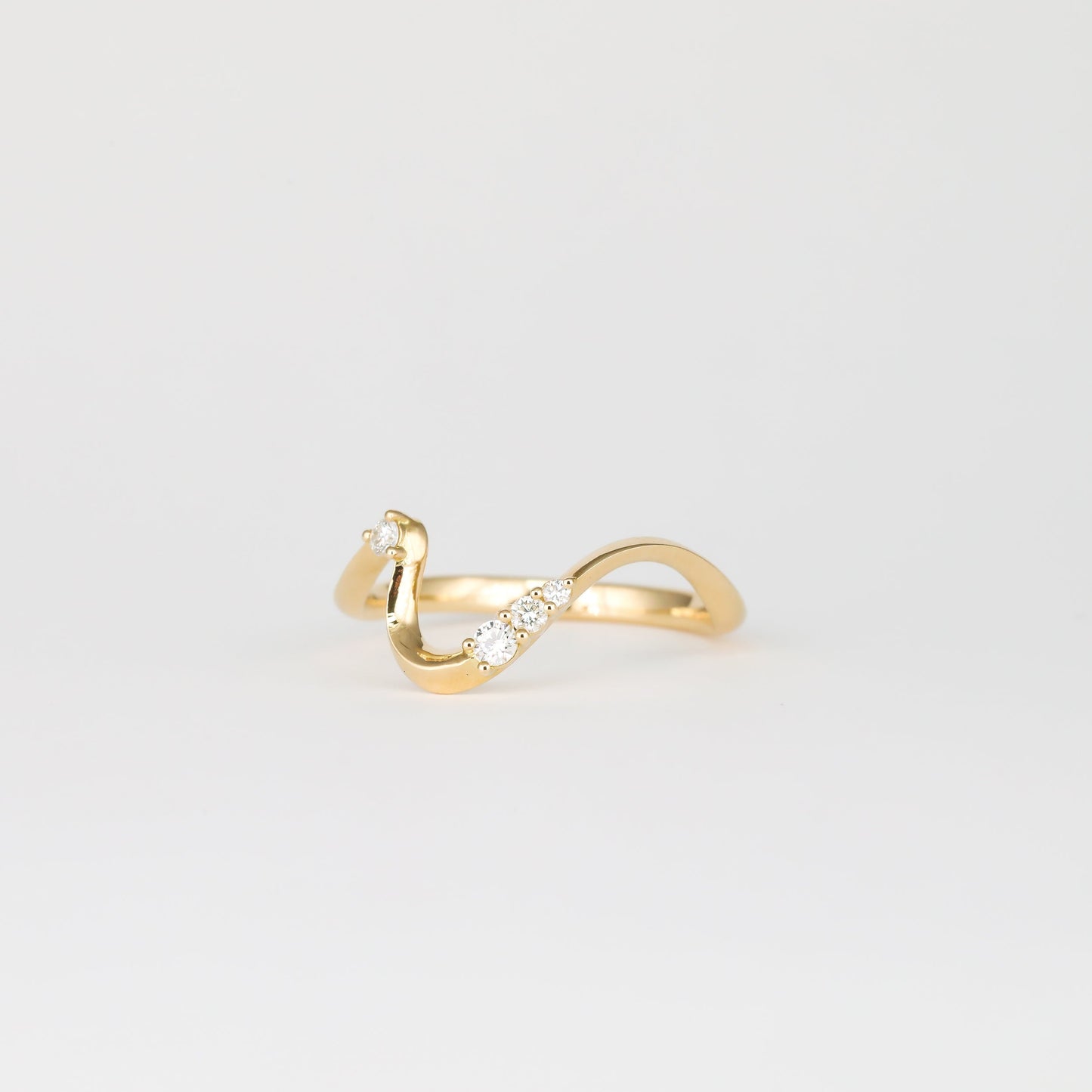 0.11 TCW Round CVD Diamond Curved Unique Style Scattered Wedding Band