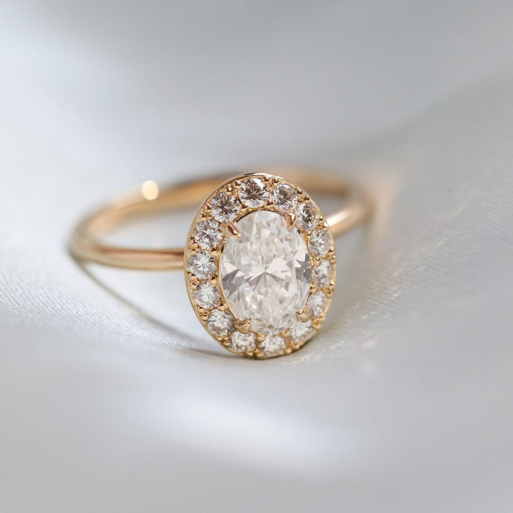 1 CT - 2 CT Oval Cut Lab grown Diamond Halo Engagement Ring