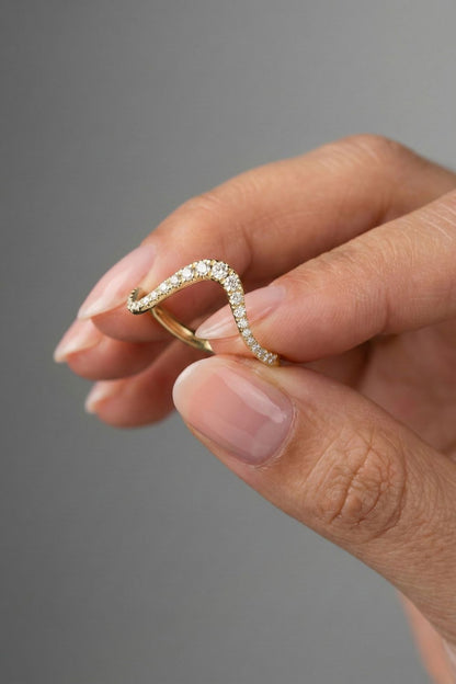 Round CVD Diamond Curved Pave Wedding Band