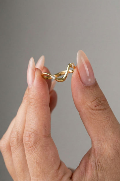 Round CVD Diamond Curved Organic Scattered Wedding Band