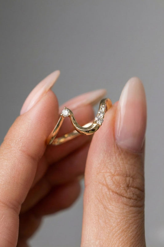 Round CVD Diamond Curved Unique Style Scattered Wedding Band