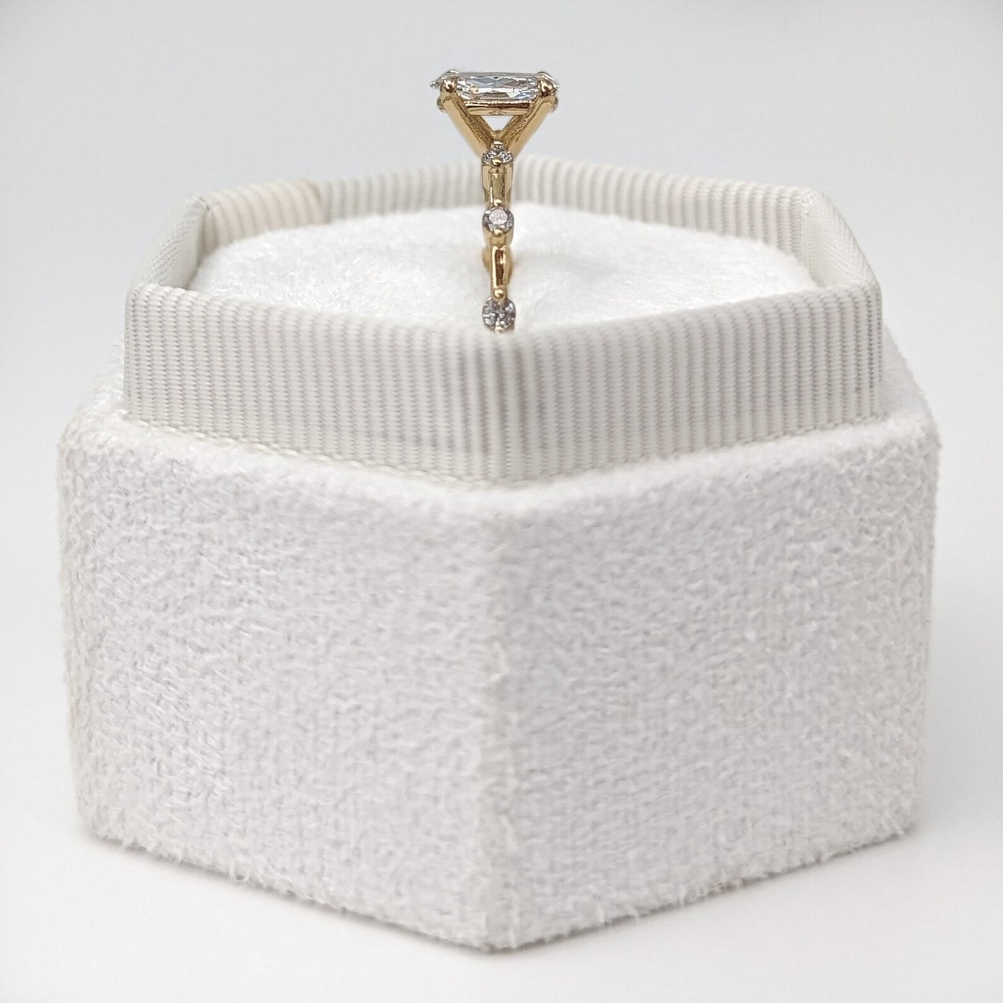 1 CT Oval Cut Dainty Style Moissanite Engagement Ring