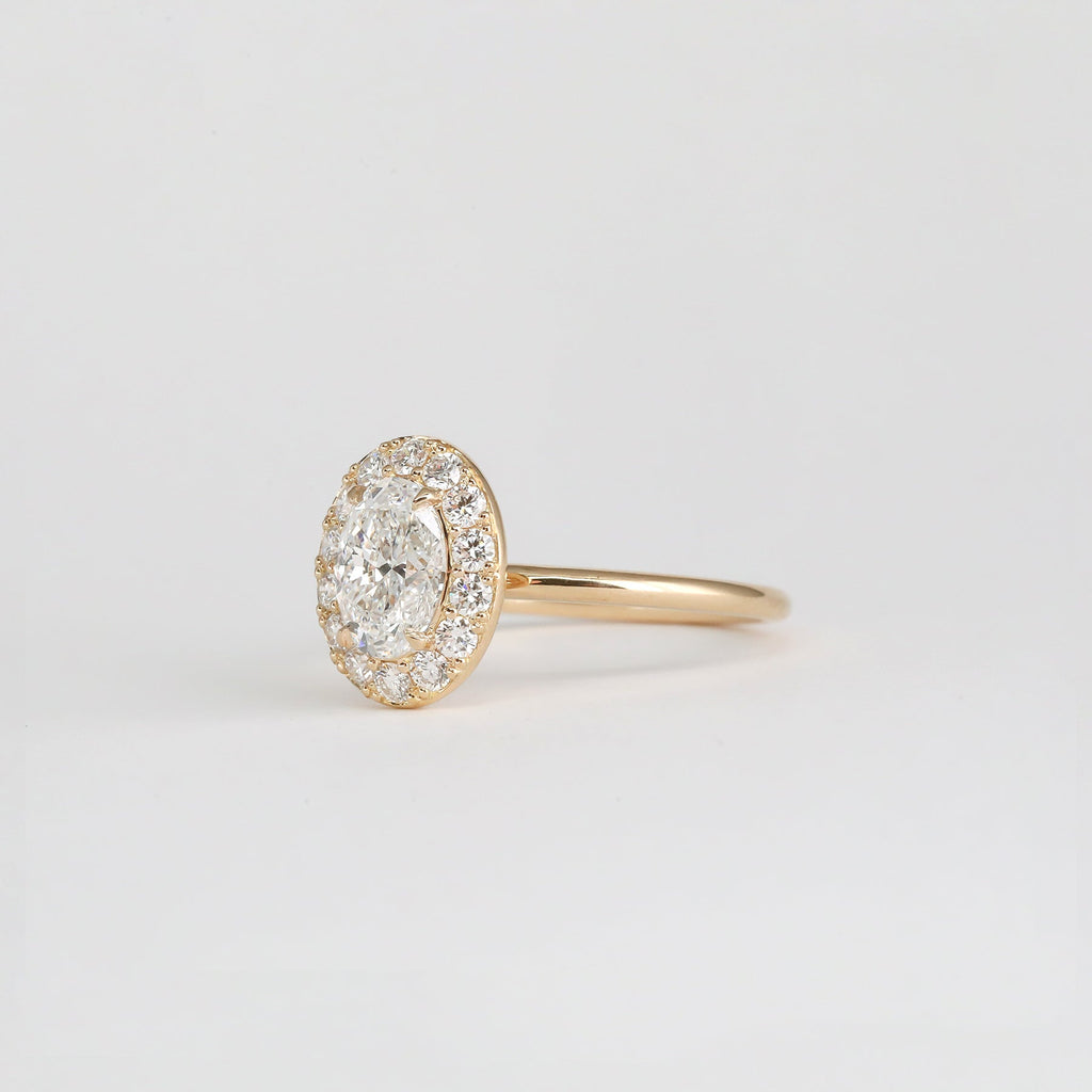 1 CT - 2 CT Oval Cut Lab grown Diamond Halo Engagement Ring