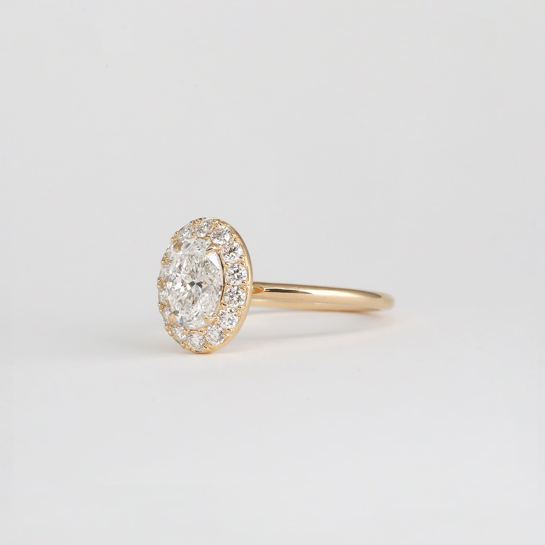 1 CT - 2 CT Oval Cut Lab grown Diamond Halo Engagement Ring