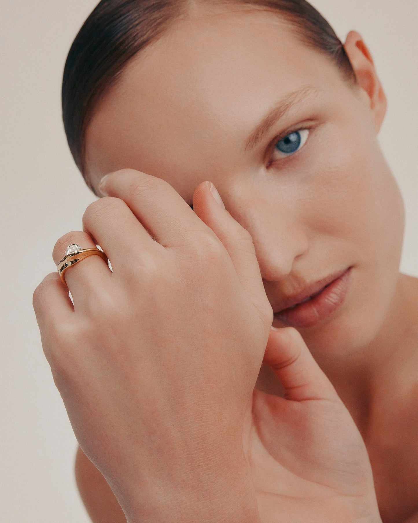 1.01 CT Round Cut Lab grown Diamond Sculptural Band Solitaire Engagement Ring