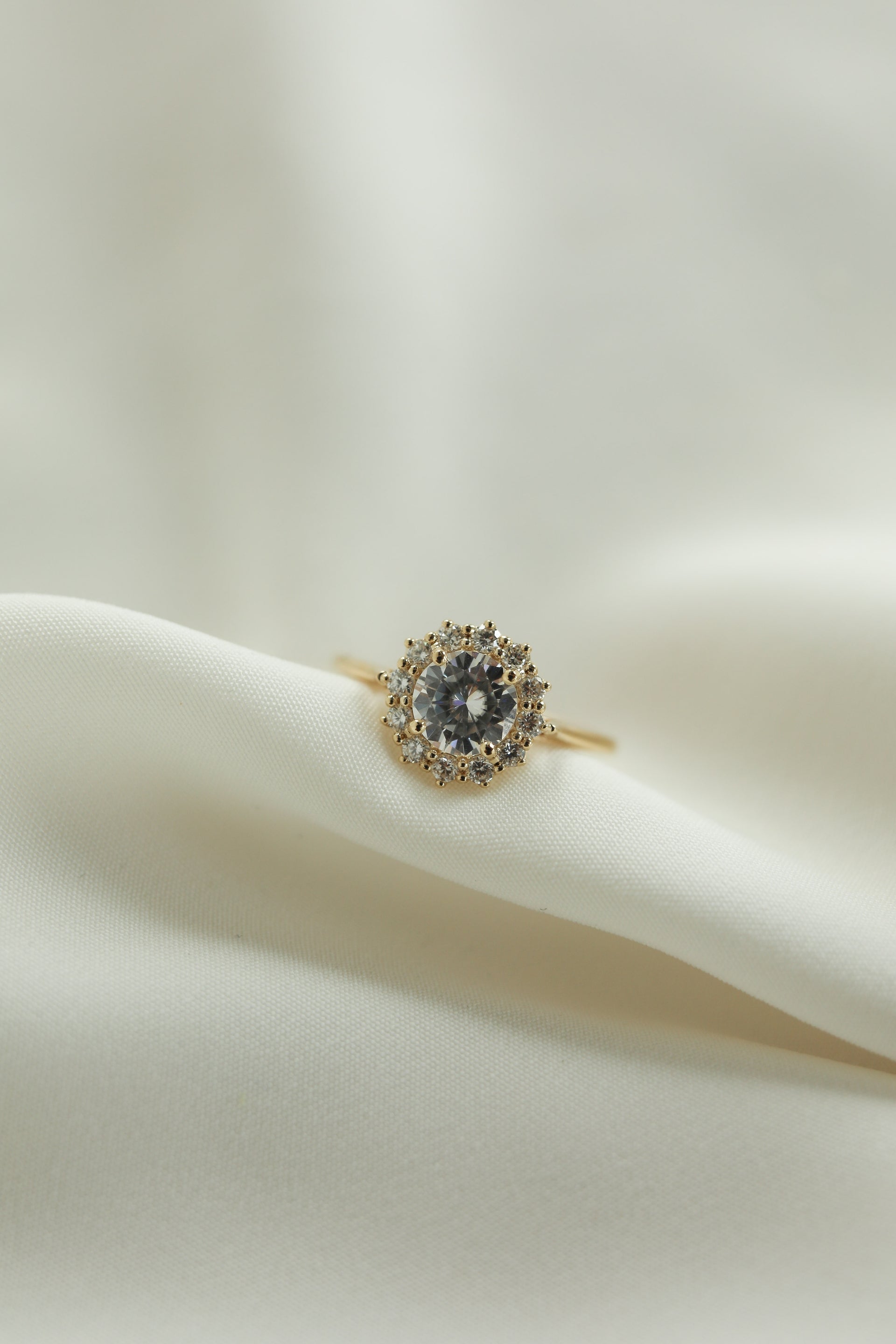 1 CT - 2 CT Round Cut Lab grown Diamond Halo Floral Style Engagement Ring
