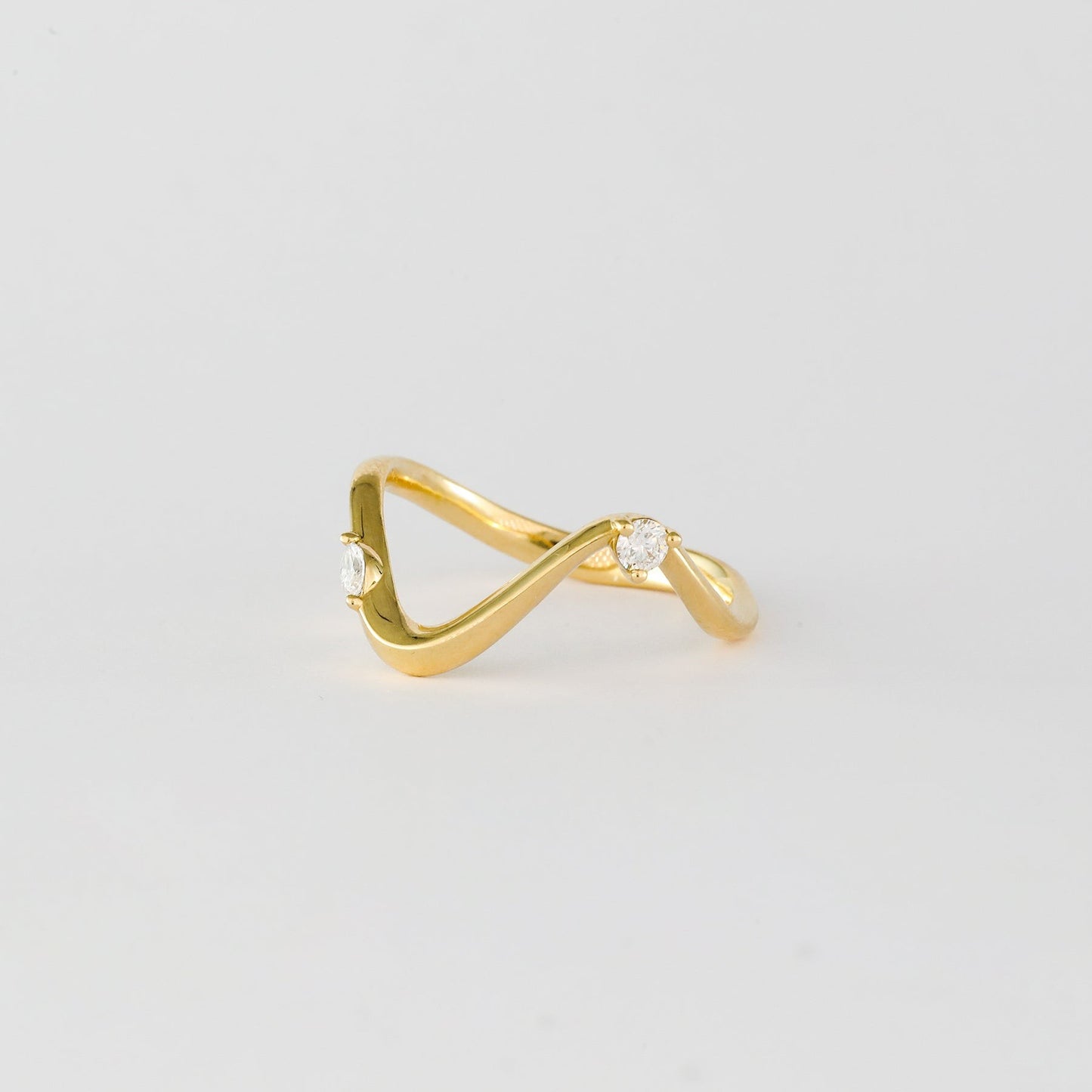 0.07 TCW Round CVD Diamond Curved Organic Scattered Wedding Band