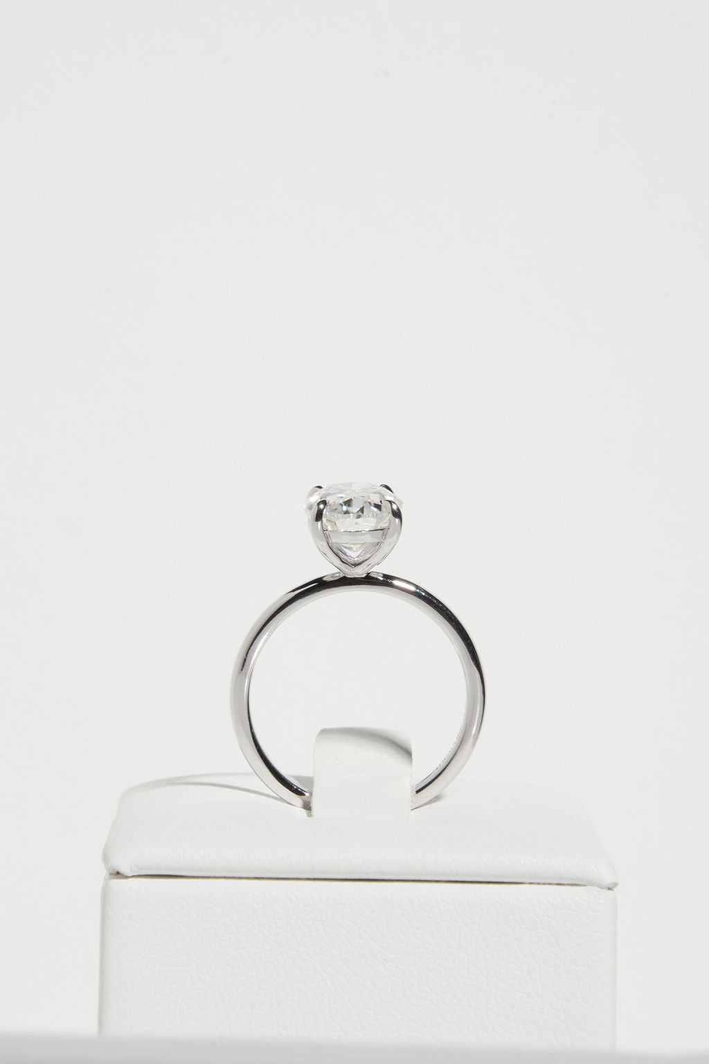 3.5 CT - 4.5 CT Oval Cut Solitaire Moissanite Engagement Ring