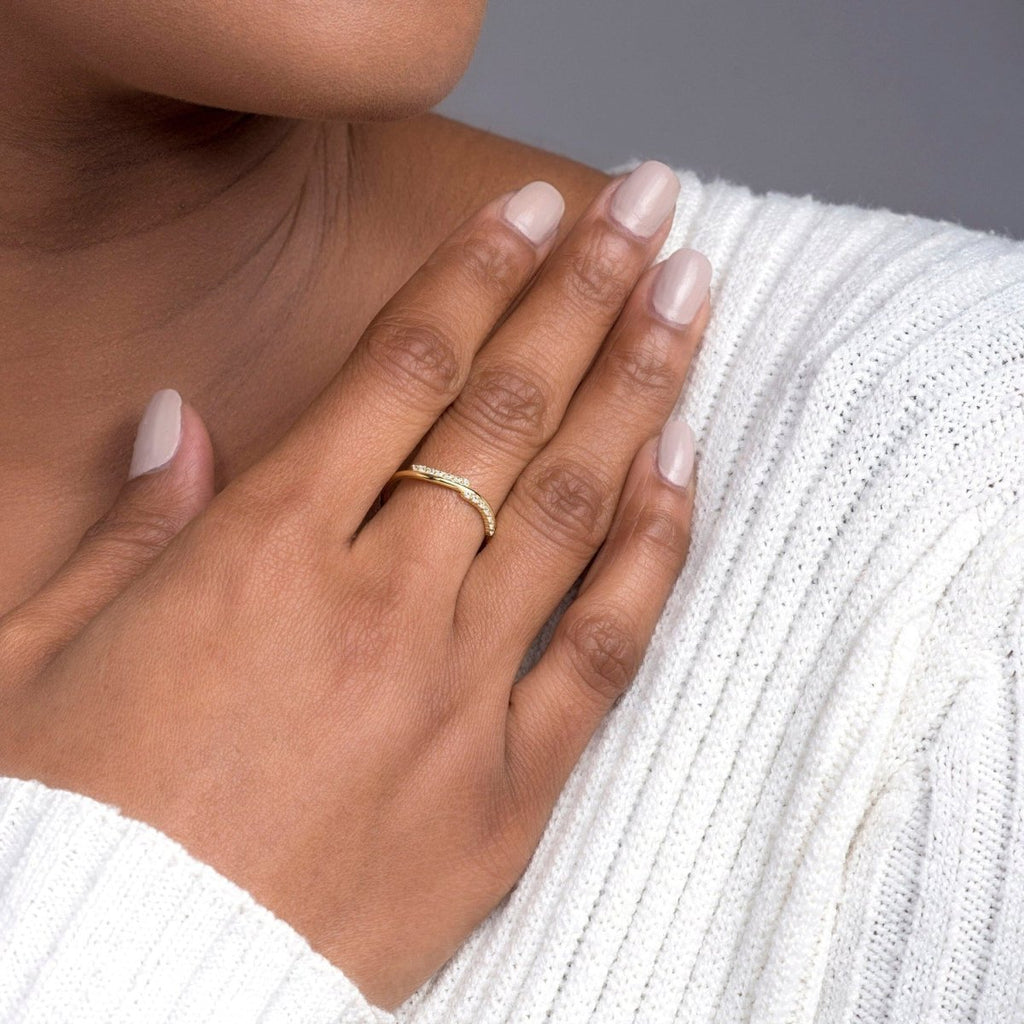 0.09 TCW Round Moissanite Twisted Wedding Band