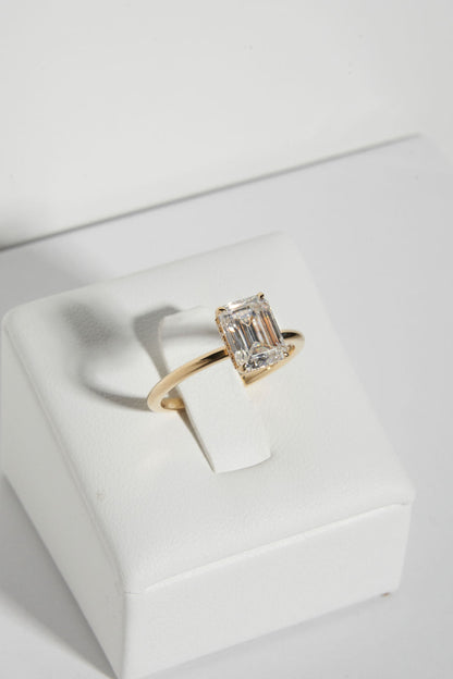 1 CT - 2 CT Emerald Cut Solitaire Moissanite Engagement Ring