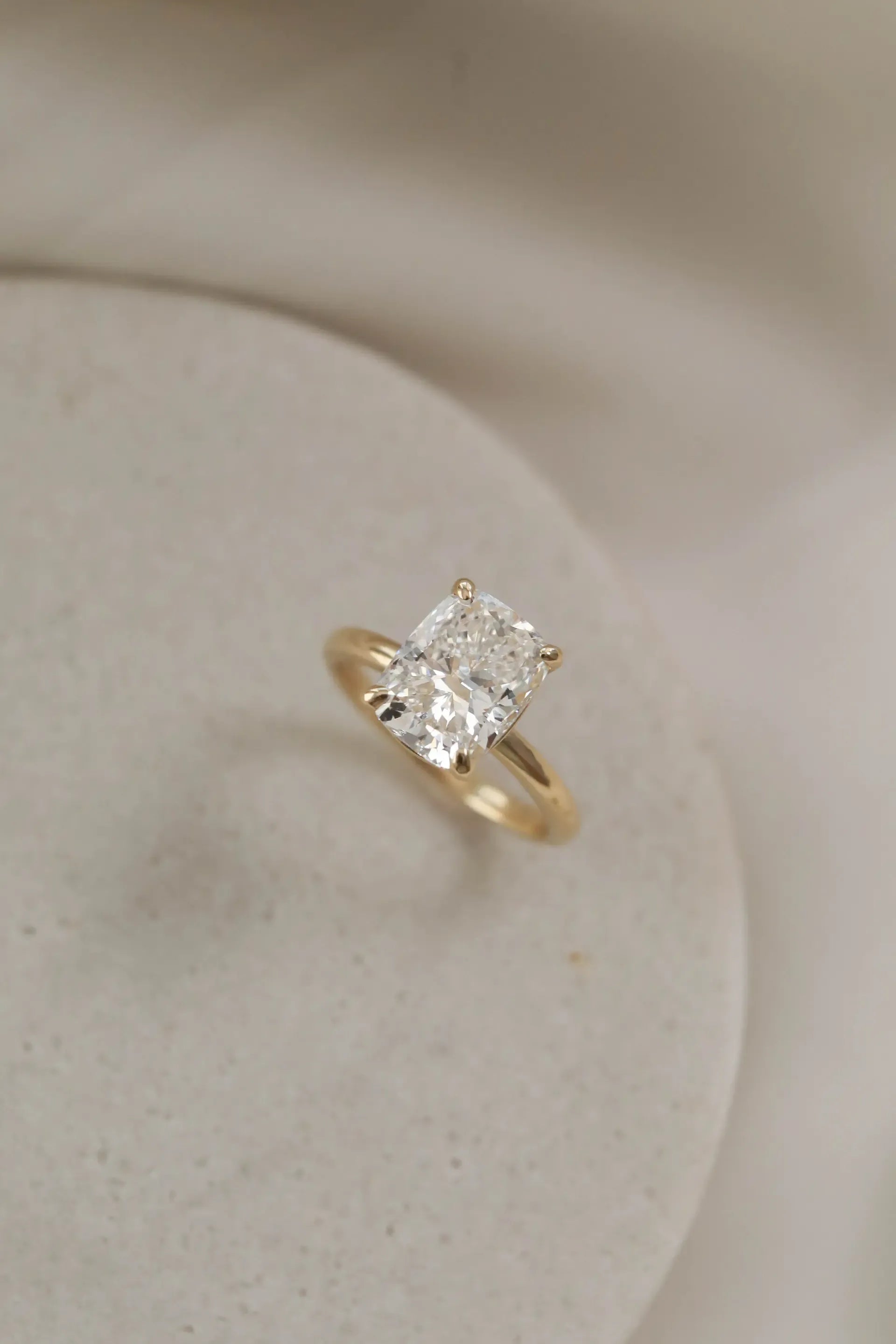 1.5 CT - 3 CT Oval Cut Lab grown Diamond Solitaire Engagement Ring