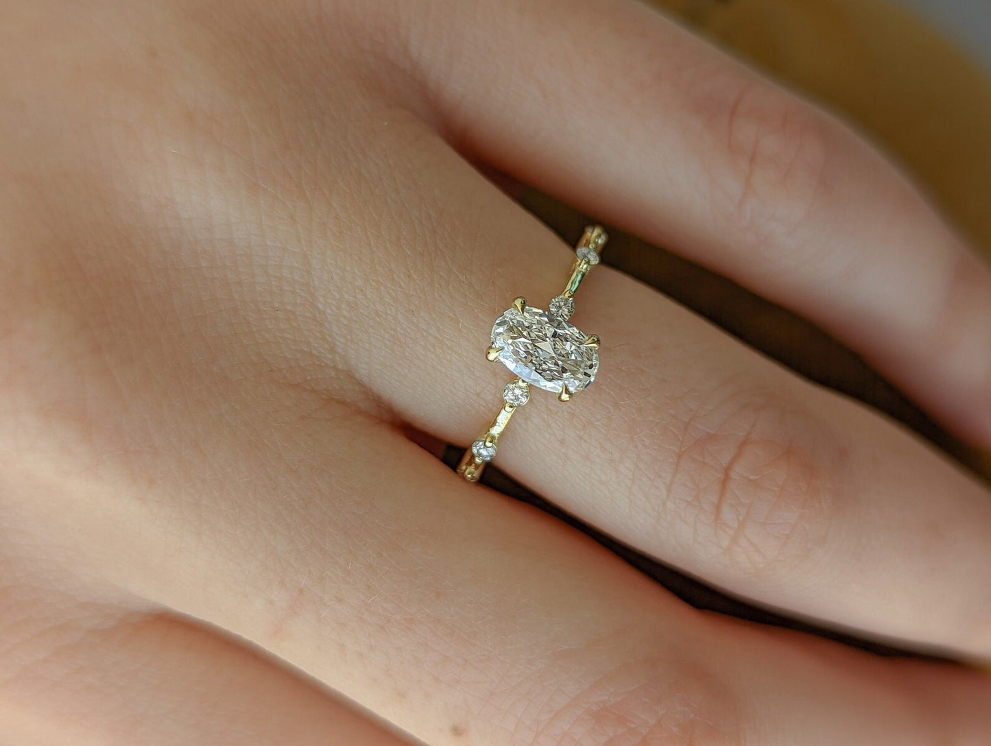 1 CT Oval Cut Dainty Style Moissanite Engagement Ring