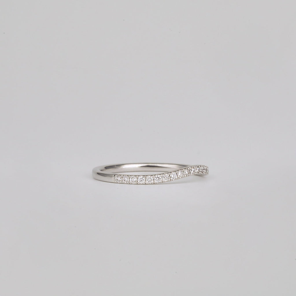 0.21 TCW Round CVD Diamond Curved Pave Wedding Band