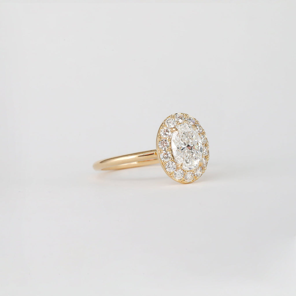 1 CT - 2 CT Oval Cut Lab grown Diamond Halo Engagement Ring