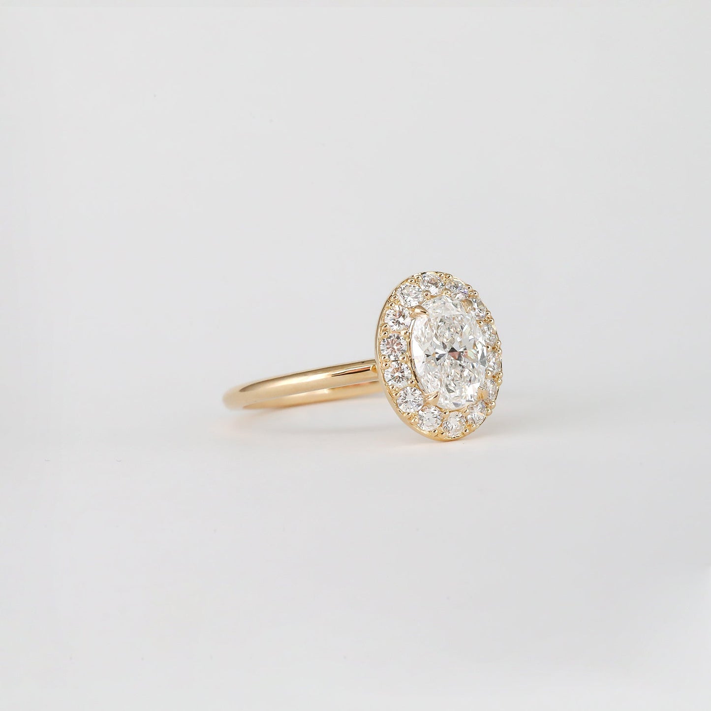 1 CT - 2 CT Oval Cut Lab grown Diamond Halo Engagement Ring