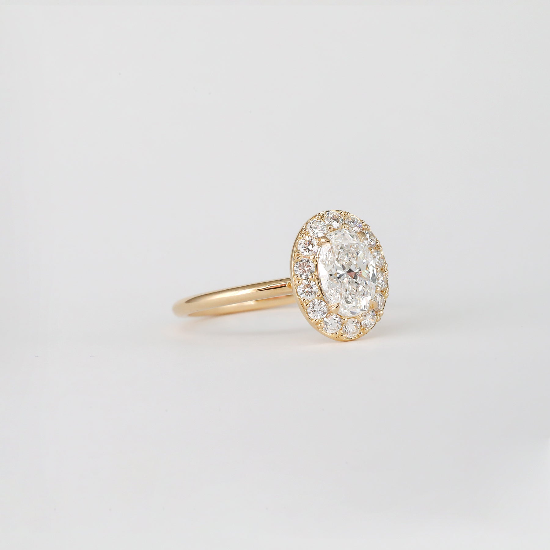 1 CT - 2 CT Oval Cut Lab grown Diamond Halo Engagement Ring