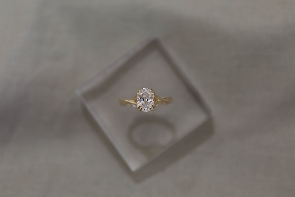 1 CT - 3 CT Oval Cut Lab grown Diamond Twisted Solitaire Engagement Ring