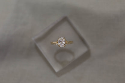 1 CT - 3 CT Oval Cut Lab grown Diamond Twisted Solitaire Engagement Ring