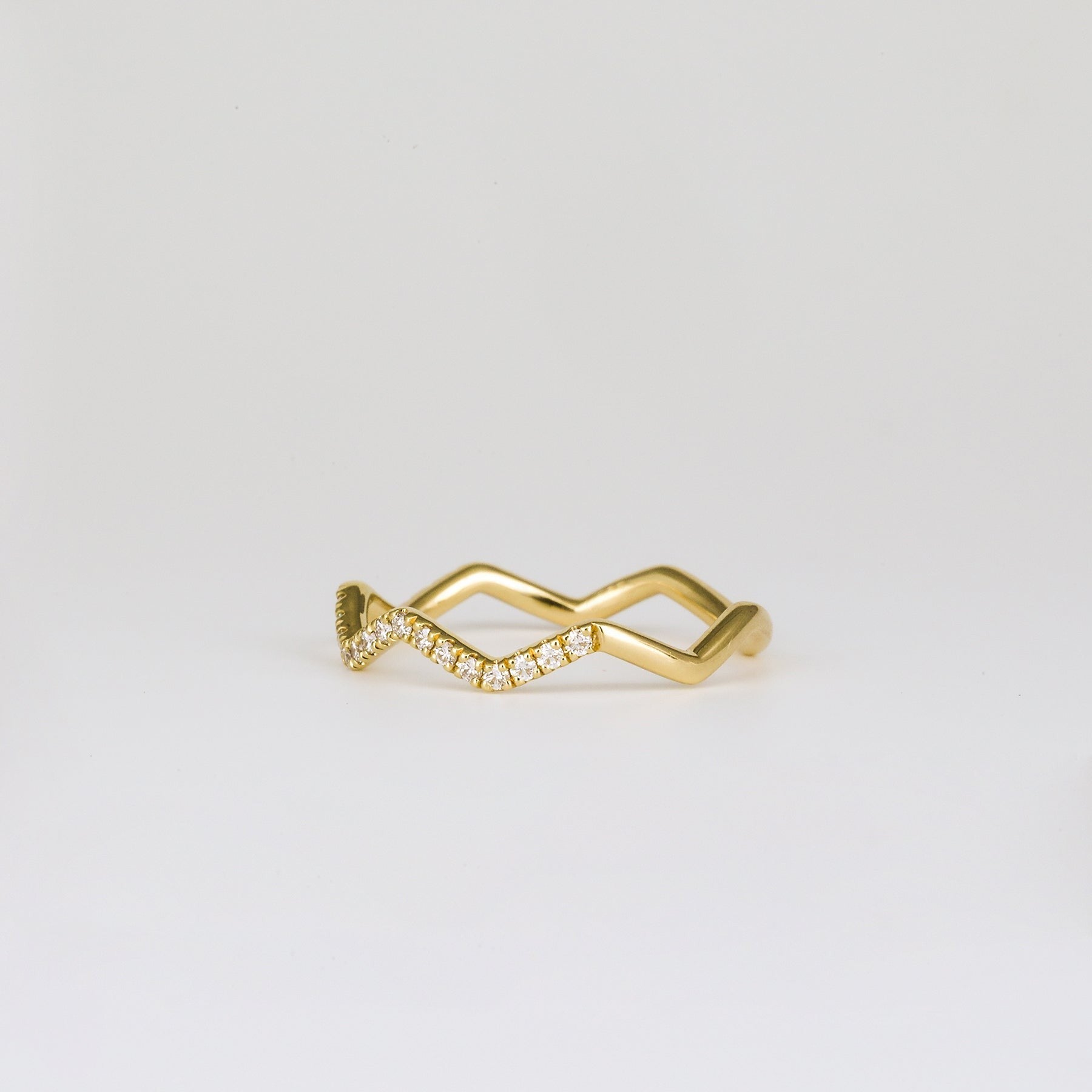 0.44 TCW Round CVD Diamond Zig-Zag Dot Wedding Band