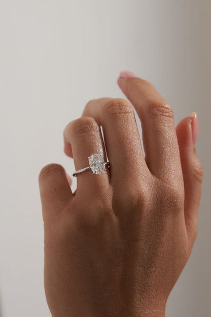 3.5 CT - 4.5 CT Oval Cut Solitaire Moissanite Engagement Ring