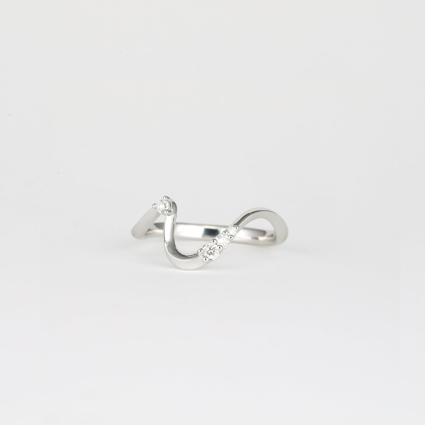 0.11 TCW Round CVD Diamond Curved Unique Style Scattered Wedding Band