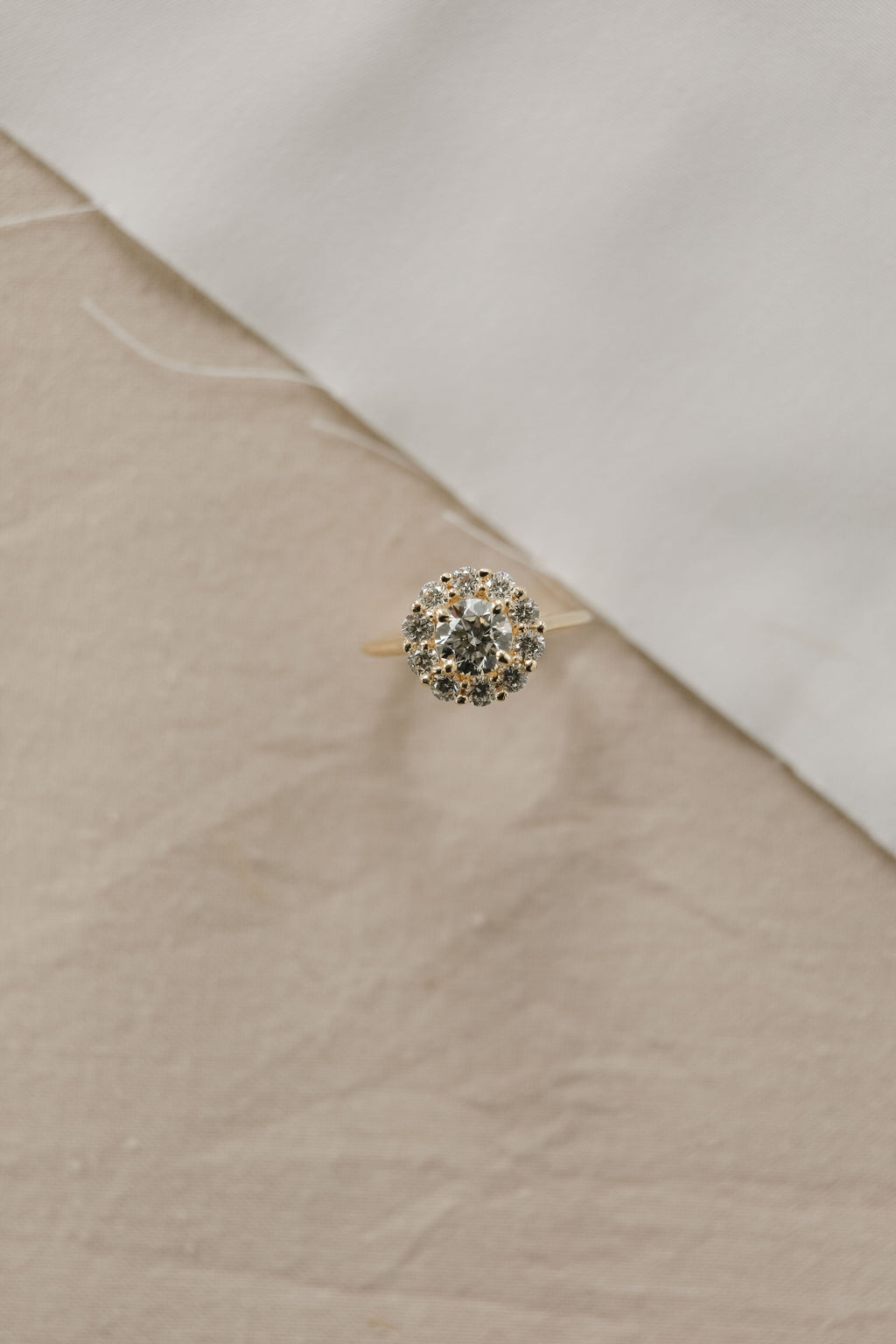 1 CT - 1.25 CT Round Cut Lab grown Diamond Halo Engagement Ring