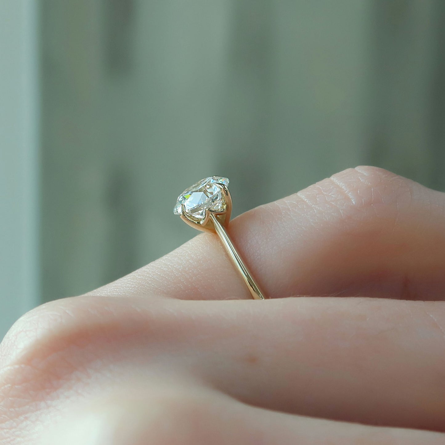 2 CT - 2.5 CT Round Cut Solitaire Moissanite Engagement Ring