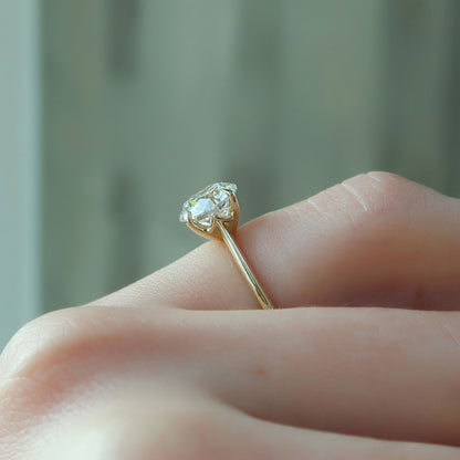 2 CT - 2.5 CT Round Cut Solitaire Moissanite Engagement Ring