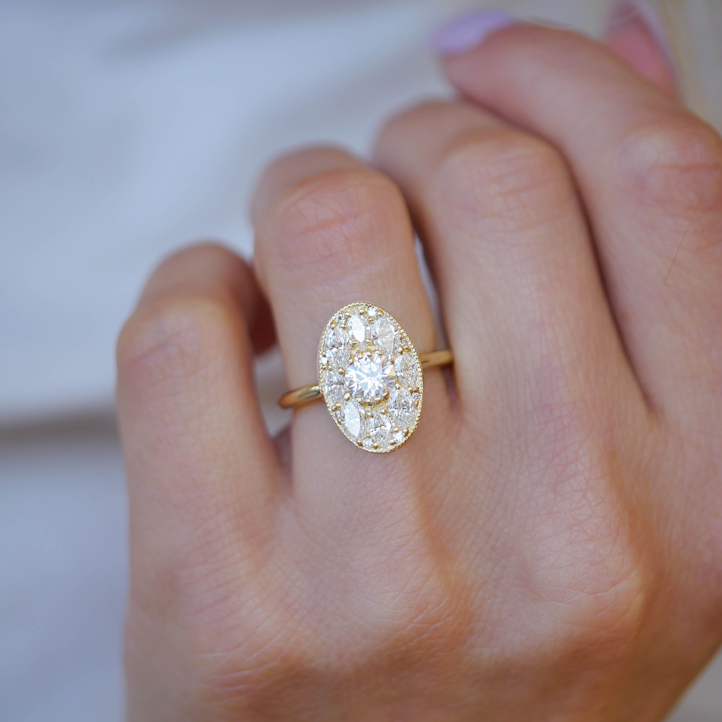 0.47 CT Round Cut Moissanite Oval Shape Feather Mosaic Engagement Ring