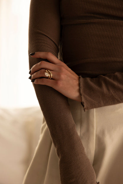 1 CT - 2 CT Pear Cut Waved Solitaire Moissanite Engagement Ring