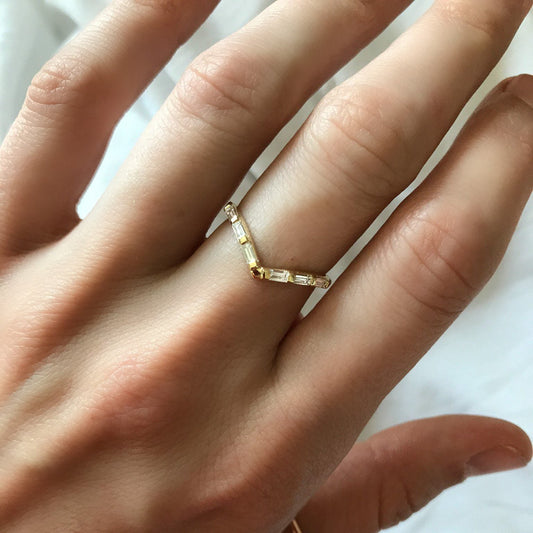 0.32 TCW Baguette CVD Diamond Chevron Bar Set Wedding Band