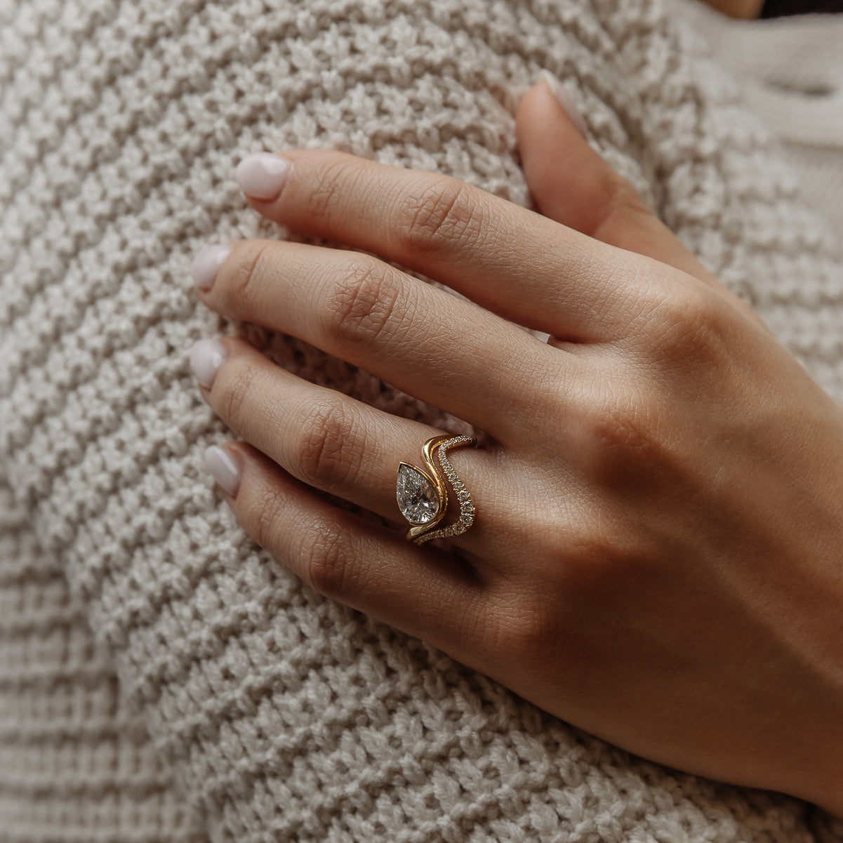 0.28 TCW Round CVD Diamond Curved Pave Wedding Band