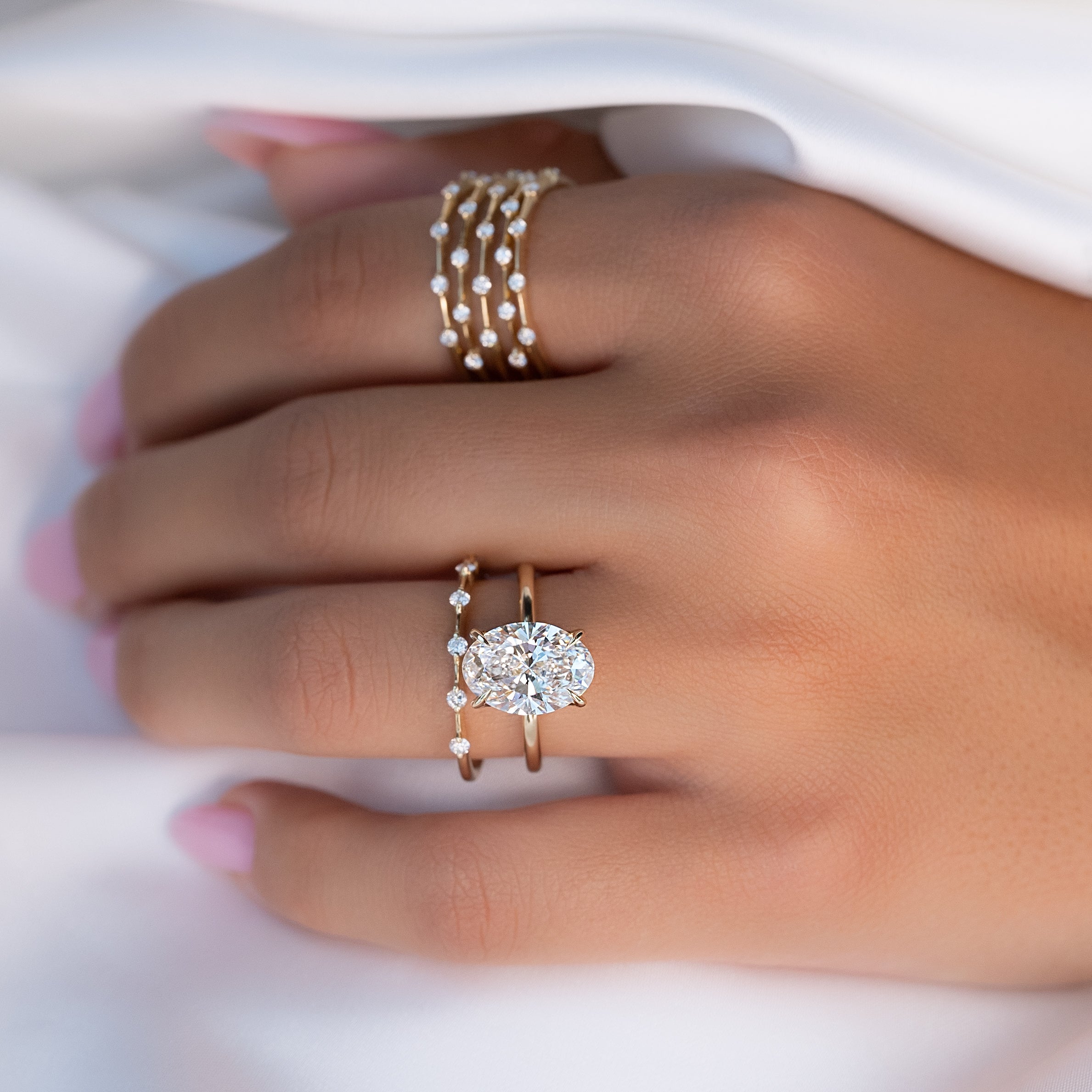 2.5 CT - 3.5 CT Oval Cut Petal Prong Pave Moissanite Engagement Ring