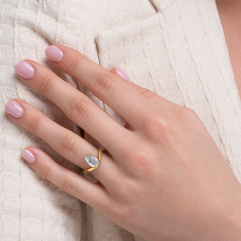 1 CT - 2 CT Pear Cut Solitaire Moissanite Engagement Ring